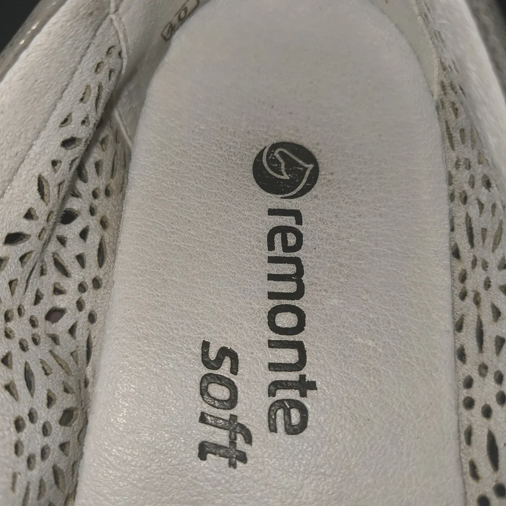 Remonte Women's Gray Perforated Flats